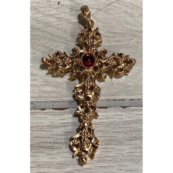 The Unbranded Brand Jewelry - Goldtone Pendant w/ Red Stone Religious Cross Textured Vintage